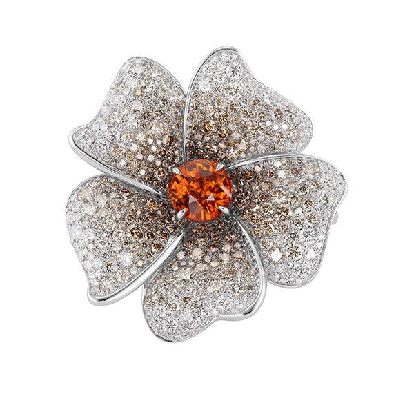 Кольцо Tiare от Emily P. Wheeler из белого золота 18 карат со спессартином 5,04 карата, белыми бриллиантами 1,95 карата и коричневыми бриллиантами 6,07 карата