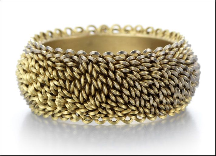 Лентикулярное кольцо из желтого и белого золота от Эндрю Лэмба