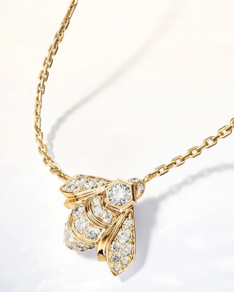 Bee de Chaumet: Почему этот наполеоновский символ до сих пор популярен, ч. 1