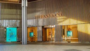 Доходы от ювелирных изделий LVMH в начале года снизились