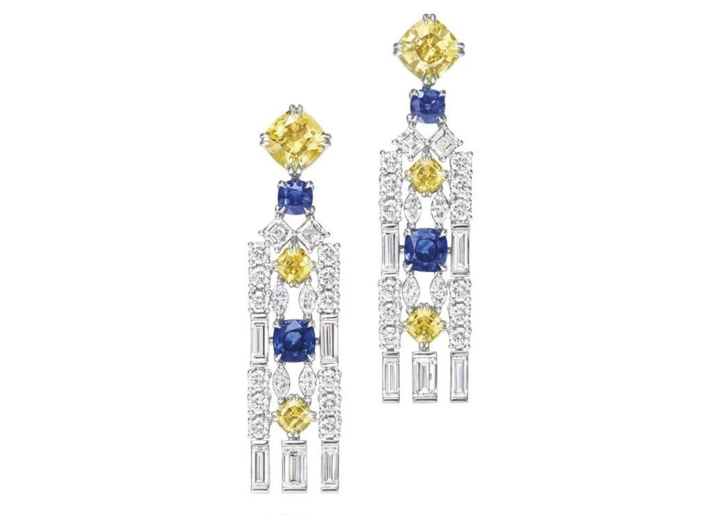 Серьги Brownstone с синими и желтыми сапфирами и бриллиантами. Фото: Harry Winston