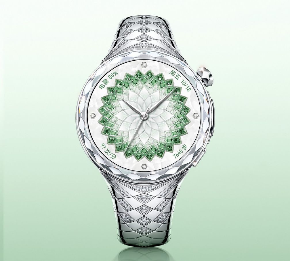 Смарт-часы Huawei Watch Ultimate Design Extraordinary Master Spring Edition украшены 99 натуральными бриллиантами и сапфировыми кристаллами, а также оснащены функциями для отслеживания здоровья. Фото: Huawei