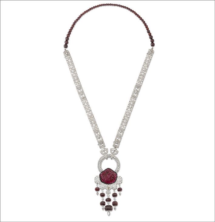 Колье от Cartier в стиле ар-деко с бриллиантами и гранатами