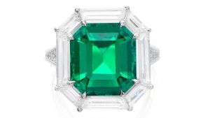 Кольцо с изумрудом и бриллиантами возглавляет аукцион Phillips