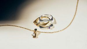 Бренд Mejuri добавляет серебро в коллекцию Puzzle