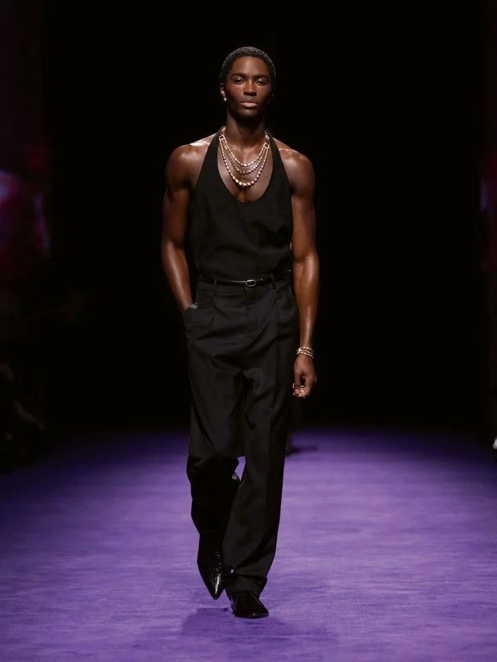 Показ ювелирных изделий высокого класса Messika 2025, модель Элтон Мейсон. Фото: Джованни Джаннони