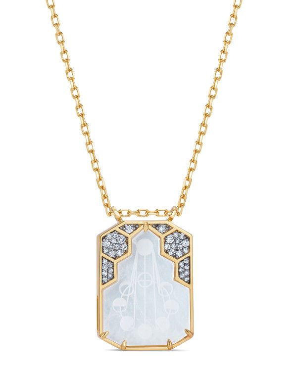  Кулон с гравировкой из 18-каратного желтого золота с перламутровыми вставками, горным хрусталем 5,4 карата и бриллиантами 0,2 карата