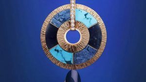 Piaget раскрашивает свой мир в синий цвет с коллекцией Possession Vibrant Palace