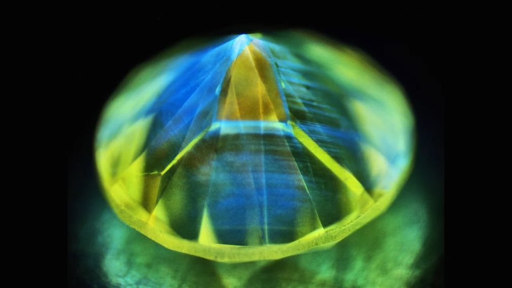 Пять фактов о флуоресценции алмазов