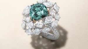 Рекордный бриллиант яркого сине-зеленого цвета может стоить $ 12,8 млн