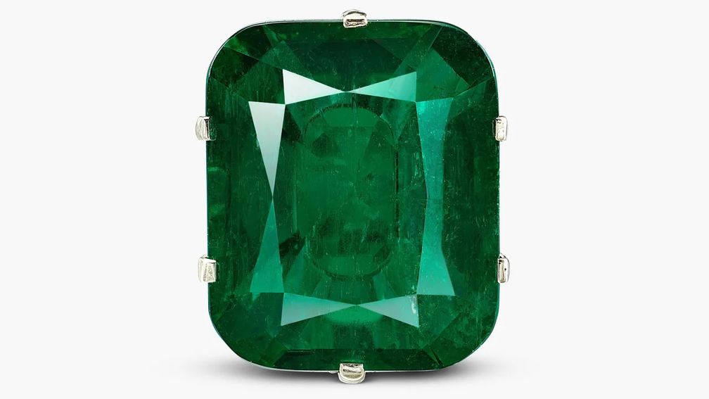 Sotheby’s представит 33-каратный изумруд в Гонконге