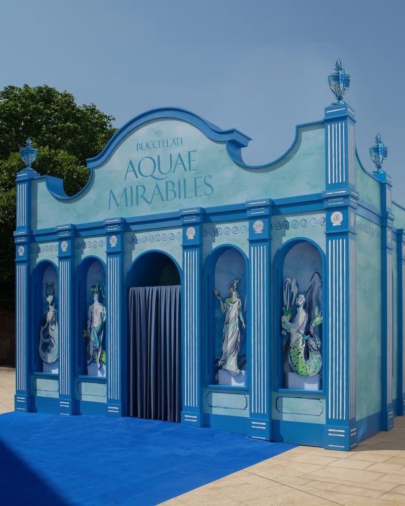 Экспозиция Aquae Mirabiles от Buccellati на выставке Fuorisalone 2026. Фото: Buccellati