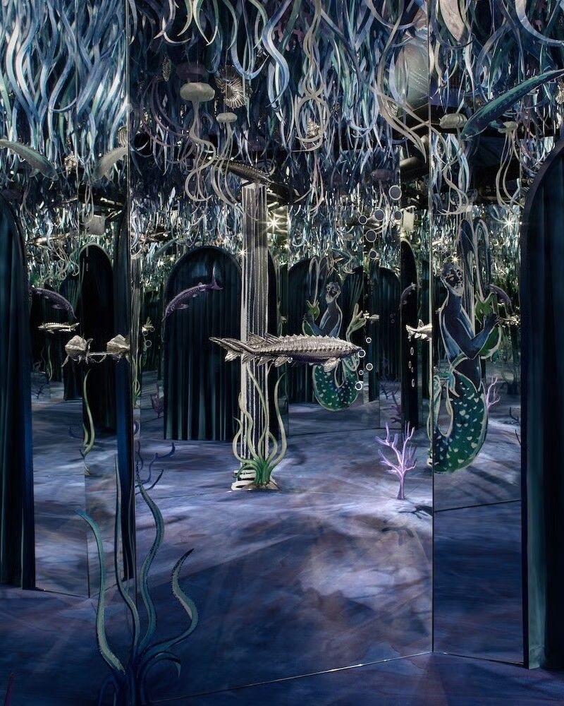 Экспозиция Aquae Mirabiles от Buccellati на выставке Fuorisalone 2026. Фото: Buccellati