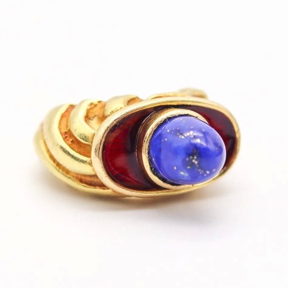 Гейдж использует закрепку «вставка» вместо крапановой закрепки, отчасти потому, что она не цепляется за одежду