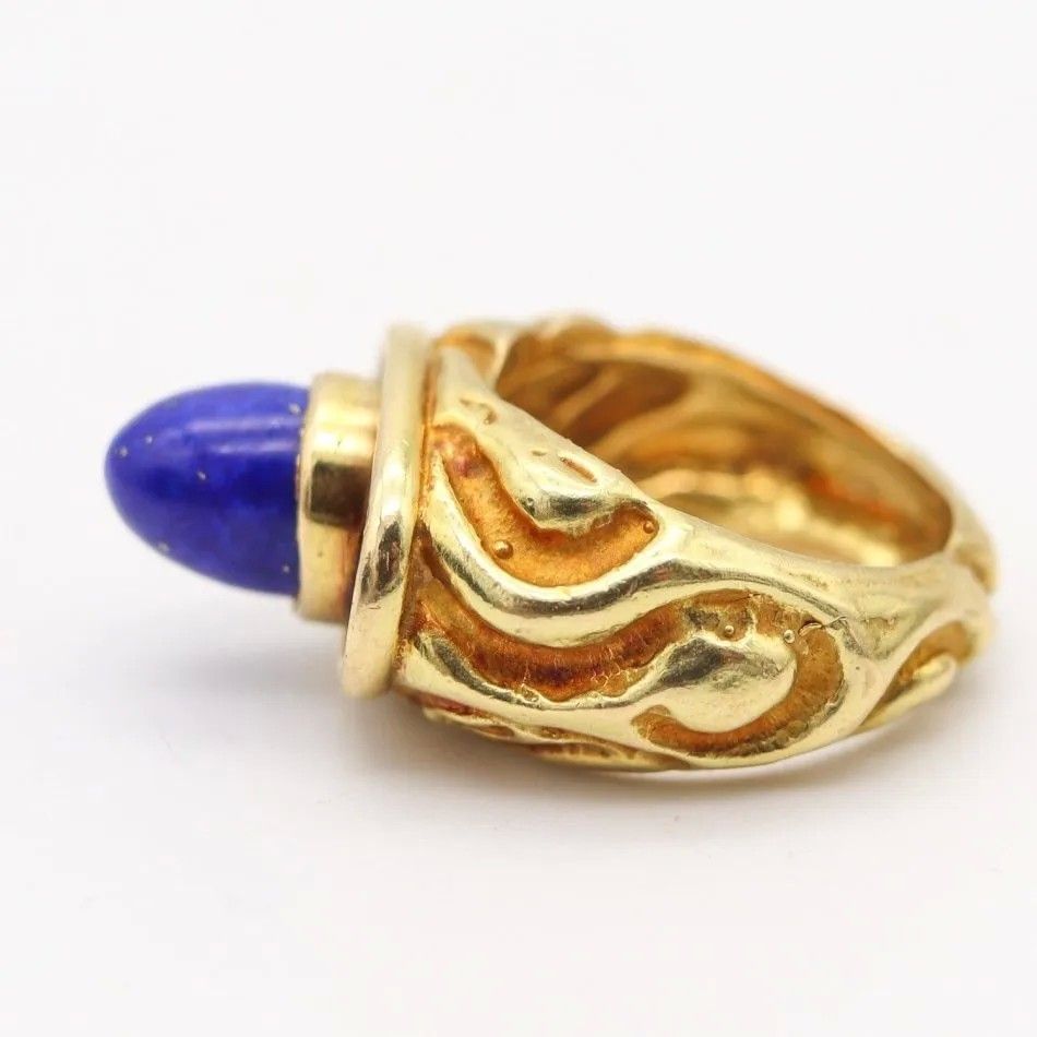 Это скульптурное кольцо от Элизабет Гейдж — смелое и красивое