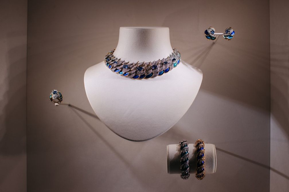 Комплект украшений из коллекции Blue Book 2026: Hidden Garden. Фото: Лекси Морленд / WWD