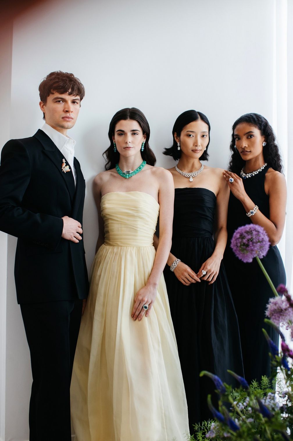 Изделия из коллекции ювелирных украшений Blue Book 2026: Hidden Garden. Фото: Лекси Морленд / WWD