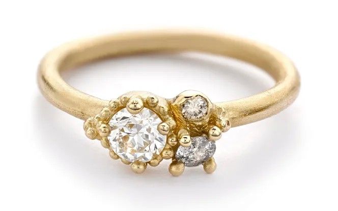 Кольцо Contrast Cluster («Контрастный кластер») от Ruth Tomlinson из желтого золота с бриллиантами