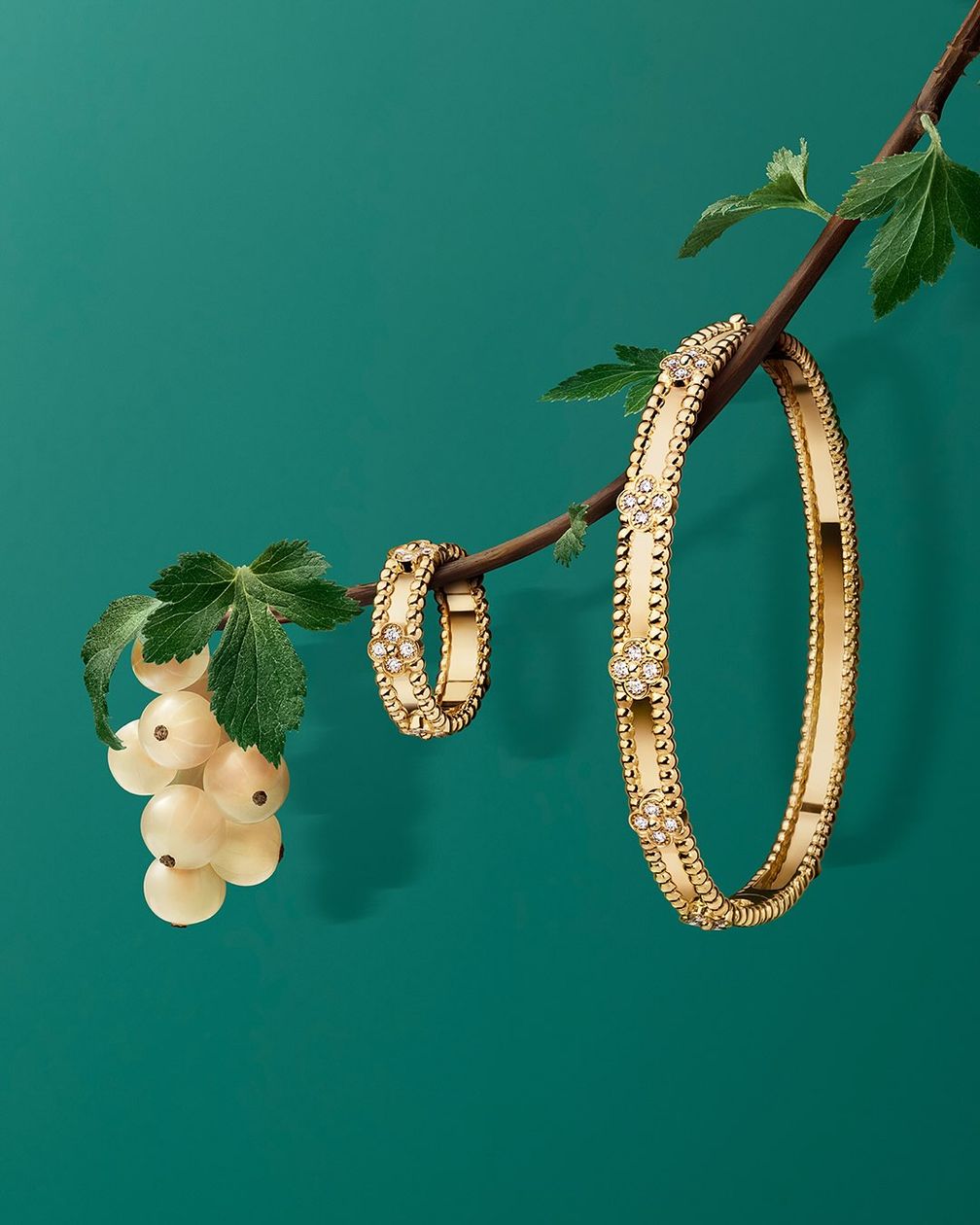 Украшения из коллекции Perlée от Van Cleef & Arpels. Фото: Van Cleef & Arpels 