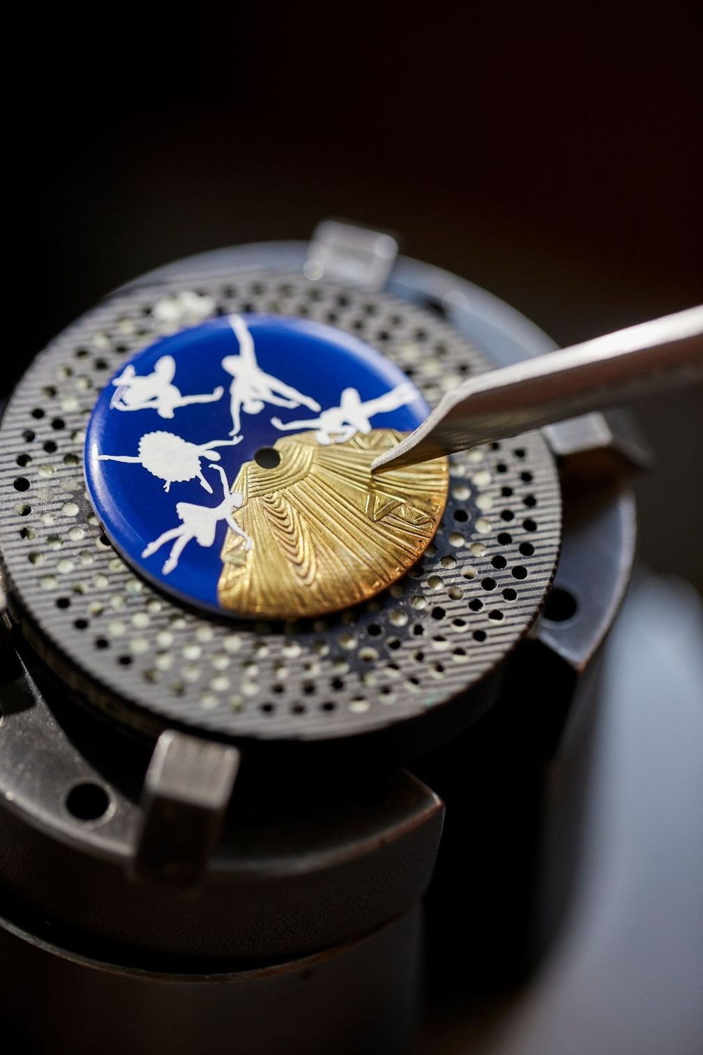 Часы Lady Arpels Ballerine Musicale Diamant из белого золота 18 карат с бриллиантами