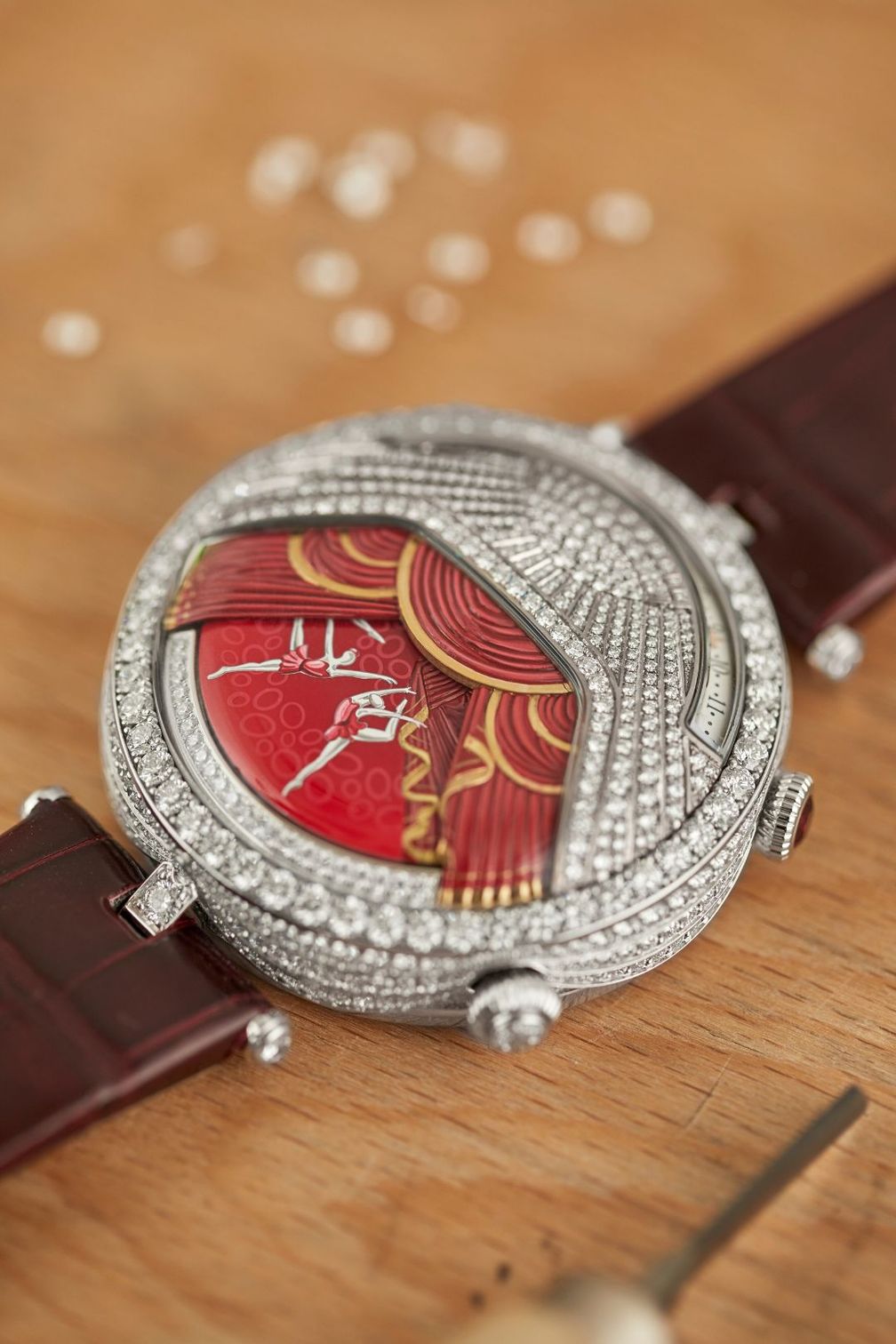 Часы Lady Arpels Ballerines Musicales Rubis