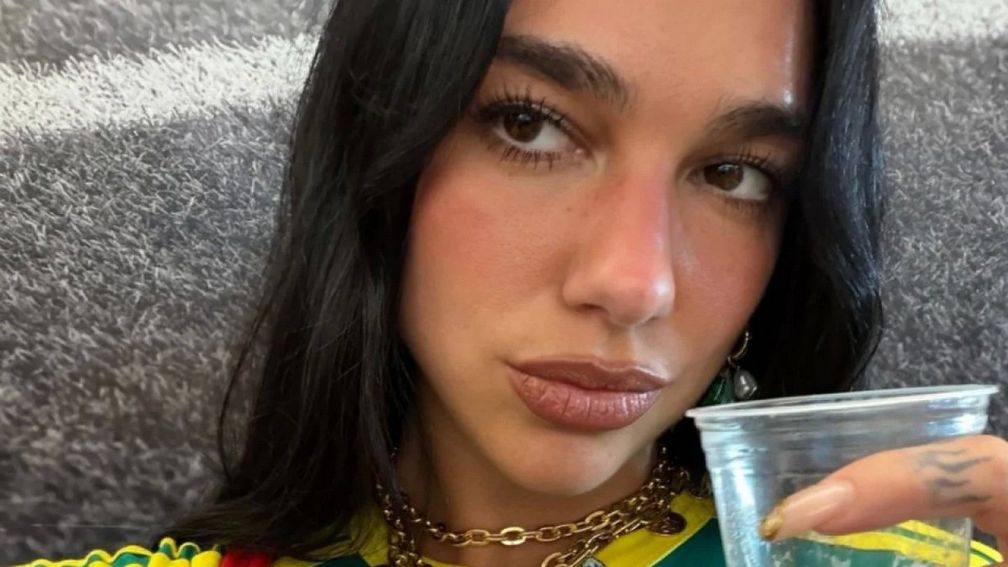 Дуа Липа — поклонница шармов. Фото из социальных сетей певицы