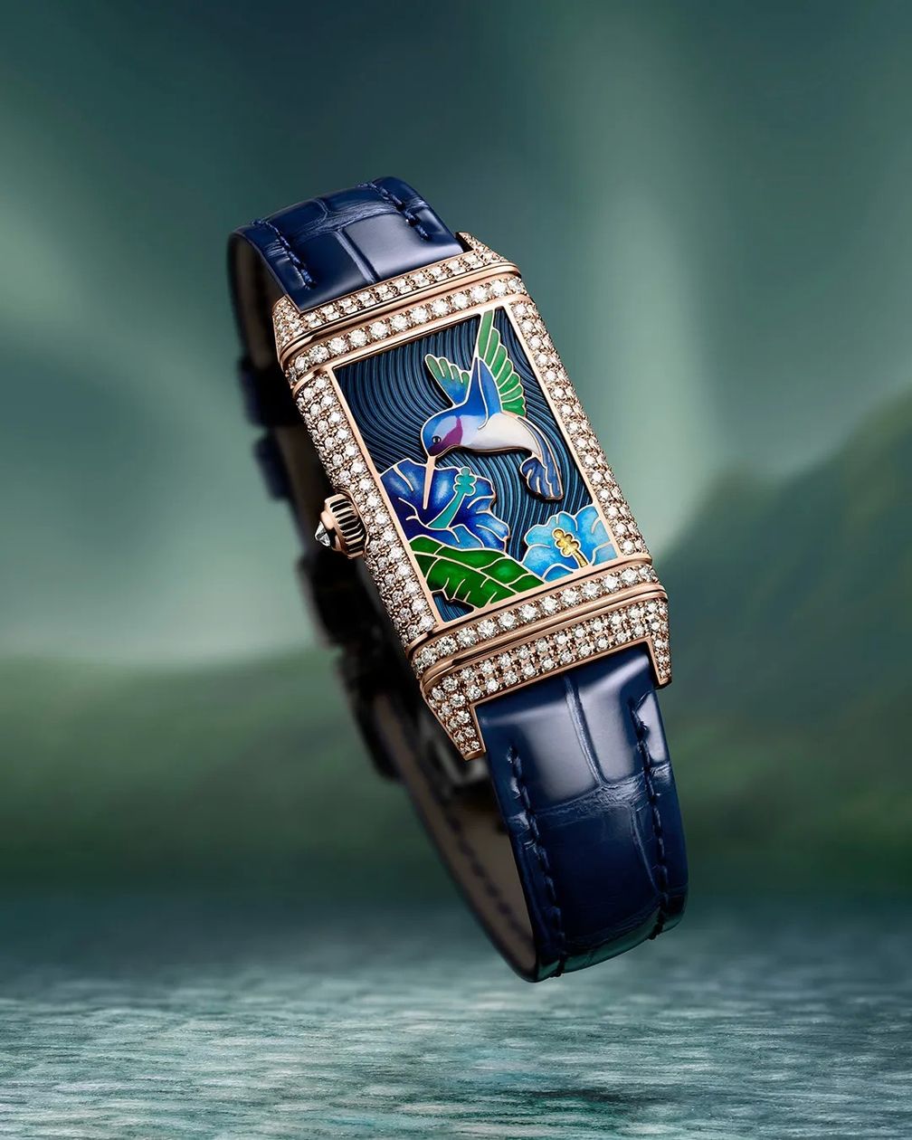 Часы Reverso One «Hibiscus Syriacus». Фото: Jaeger-LeCoultre