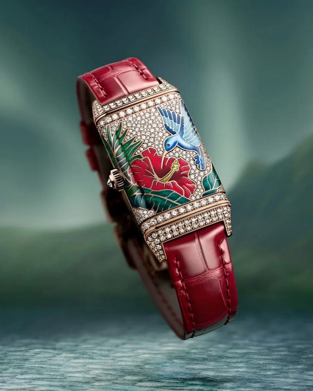 Часы Reverso One «Hibiscus Rosa». Фото: Jaeger-LeCoultre 