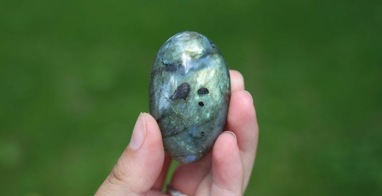 Антигид по уходу: 3 способа окончательно испортить лунный камень