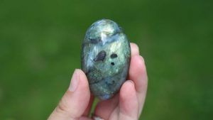 Антигид по уходу: 3 способа окончательно испортить лунный камень