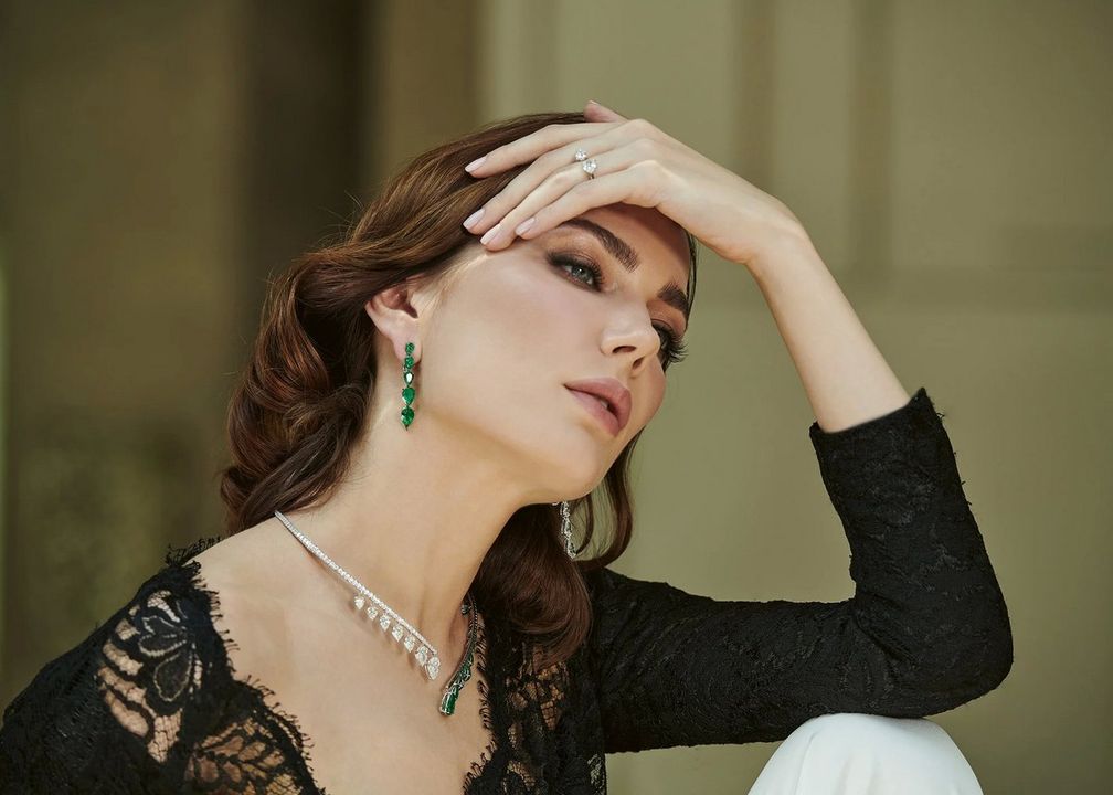 Гарнитур Ballerina от Adler с бриллиантами и изумрудами Гарнитур Ballerina от Adler с бриллиантами и изумрудами