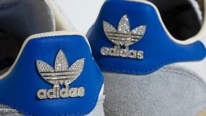 Алекс Мосс и adidas представили кроссовки Gazelle, инкрустированные бриллиантами
