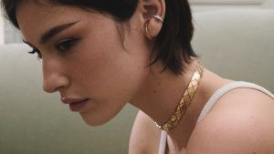 Коллекция Coco Crush от Chanel обретает новое звучание вместе со своей новой музой Грейси Абрамс