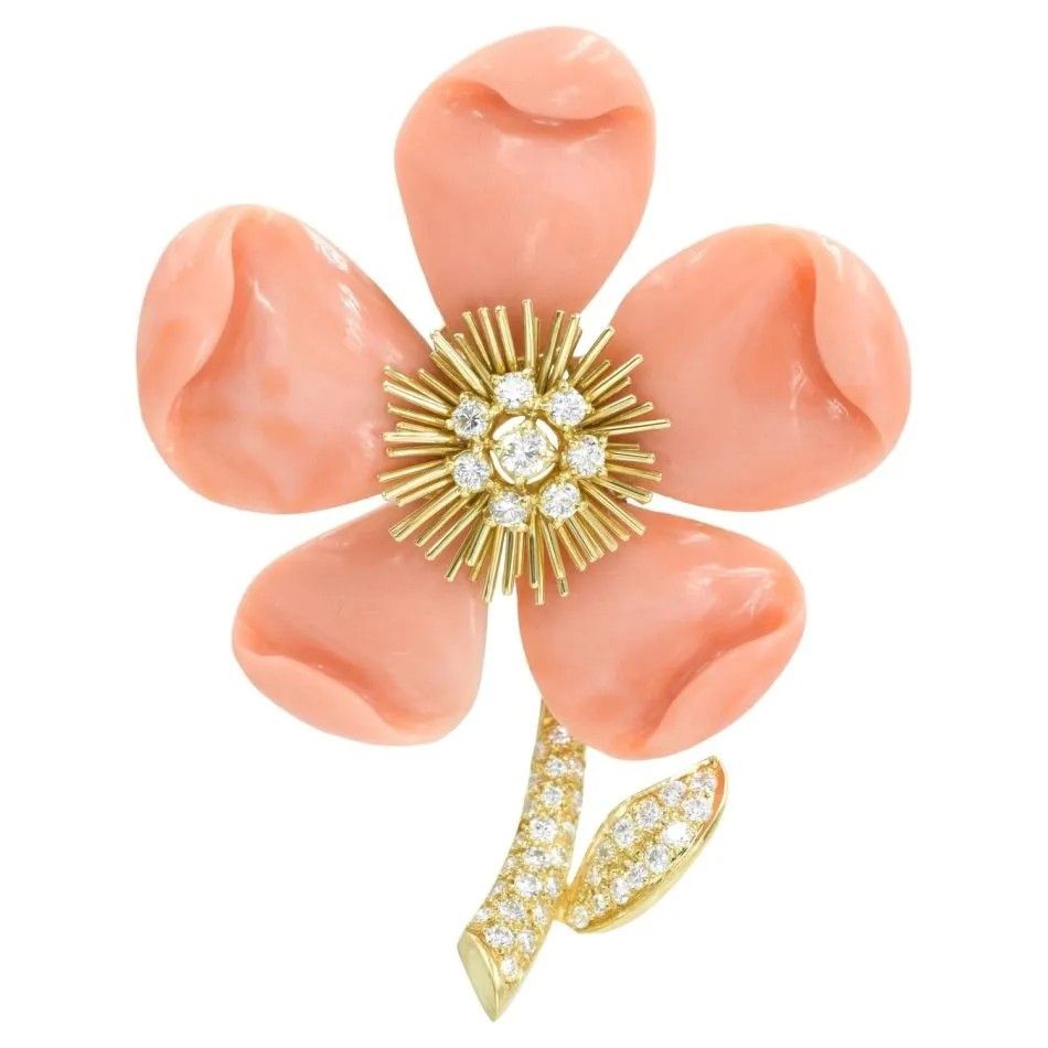 Брошь Clematis от Van Cleef & Arpels с кораллами и бриллиантами, 1980-е годы