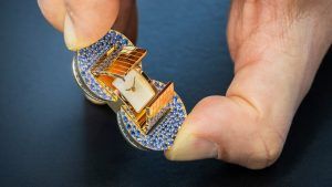 Тайна в сапфирах: знакомство с новыми часами Ludo Secret от Van Cleef & Arpels