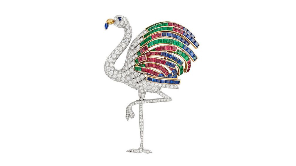 Брошь Flamingo («Фламинго») от Cartier была продана за 406 400 долларов. Прообразом для этого изделия послужила оригинальная модель, созданная в 1940 году для Уоллис Симпсон, герцогини Виндзорской