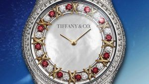 Tiffany & Co представляет часы Sixteen Stone Mother-of-Pearl Ruby