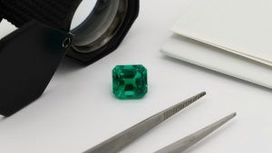 Чем отличаются изумруды Колумбии и Замбии?