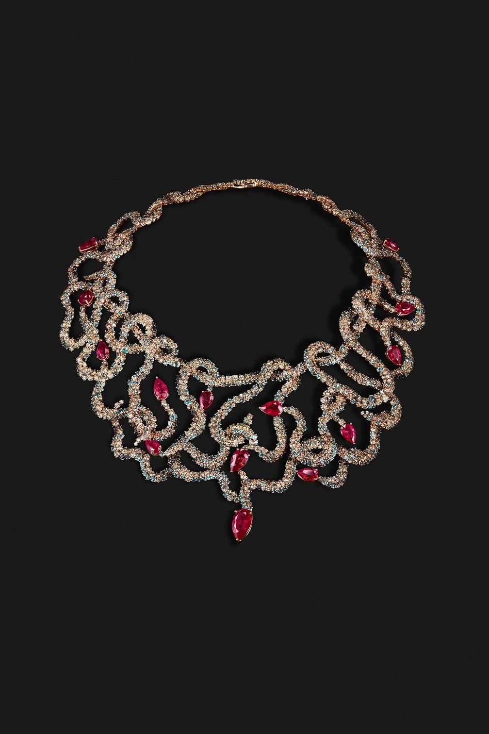 Колье Malìa от Damiani. Фото: Фабрицио Скарпа Колье Malìa от Damiani. Фото: Фабрицио Скарпа