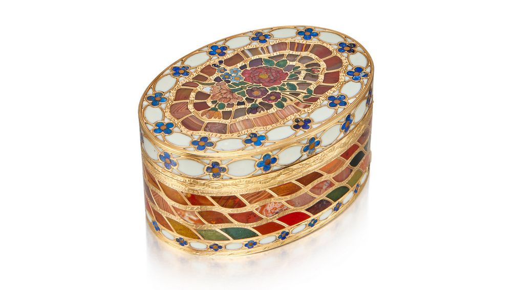 Редкая золотая шкатулка с отделкой из поделочного камня (так называемая Steinkabinett), изготовленная Кристианом Готтлибом Штилем около 1770 года 
