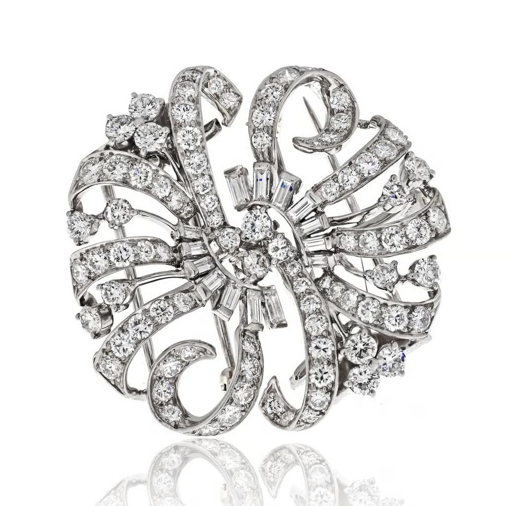 Двойная брошь-зажим от Tiffany & Co. из платины с бриллиантами общим весом 7,20 карата (из коллекции The Back Vault) Двойная брошь-зажим от Tiffany & Co. из платины с бриллиантами общим весом 7,20 карата (из коллекции The Back Vault)