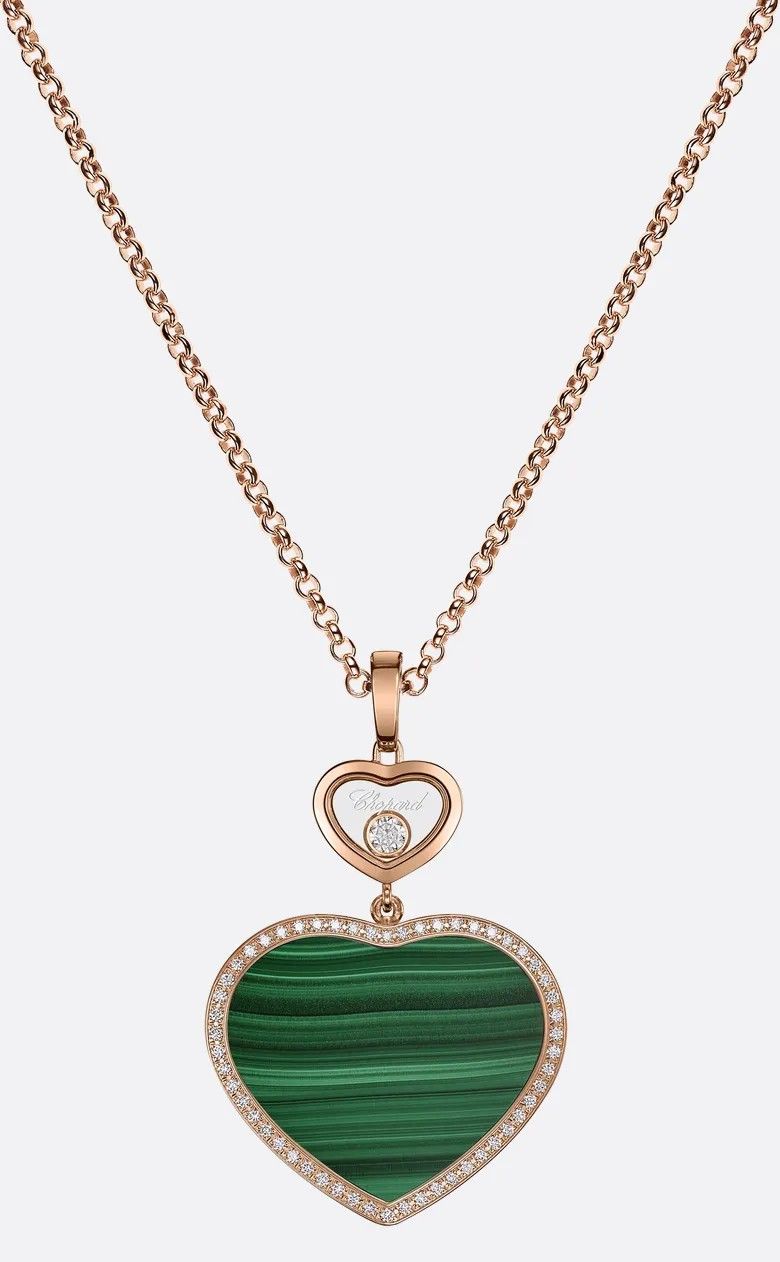 Подвеска из этичного розового золота с бриллиантами и малахитом. Фото: Chopard Подвеска из этичного розового золота с бриллиантами и малахитом. Фото: Chopard