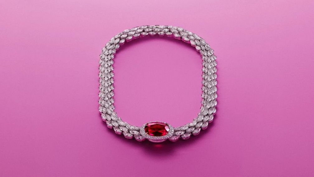 Колье Python Rubellite из коллекции высокого ювелирного искусства Terres de Contrastes от Messika Колье Python Rubellite из коллекции высокого ювелирного искусства Terres de Contrastes от Messika