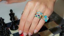 Смелые и яркие украшения знаменуют возвращение максимализма