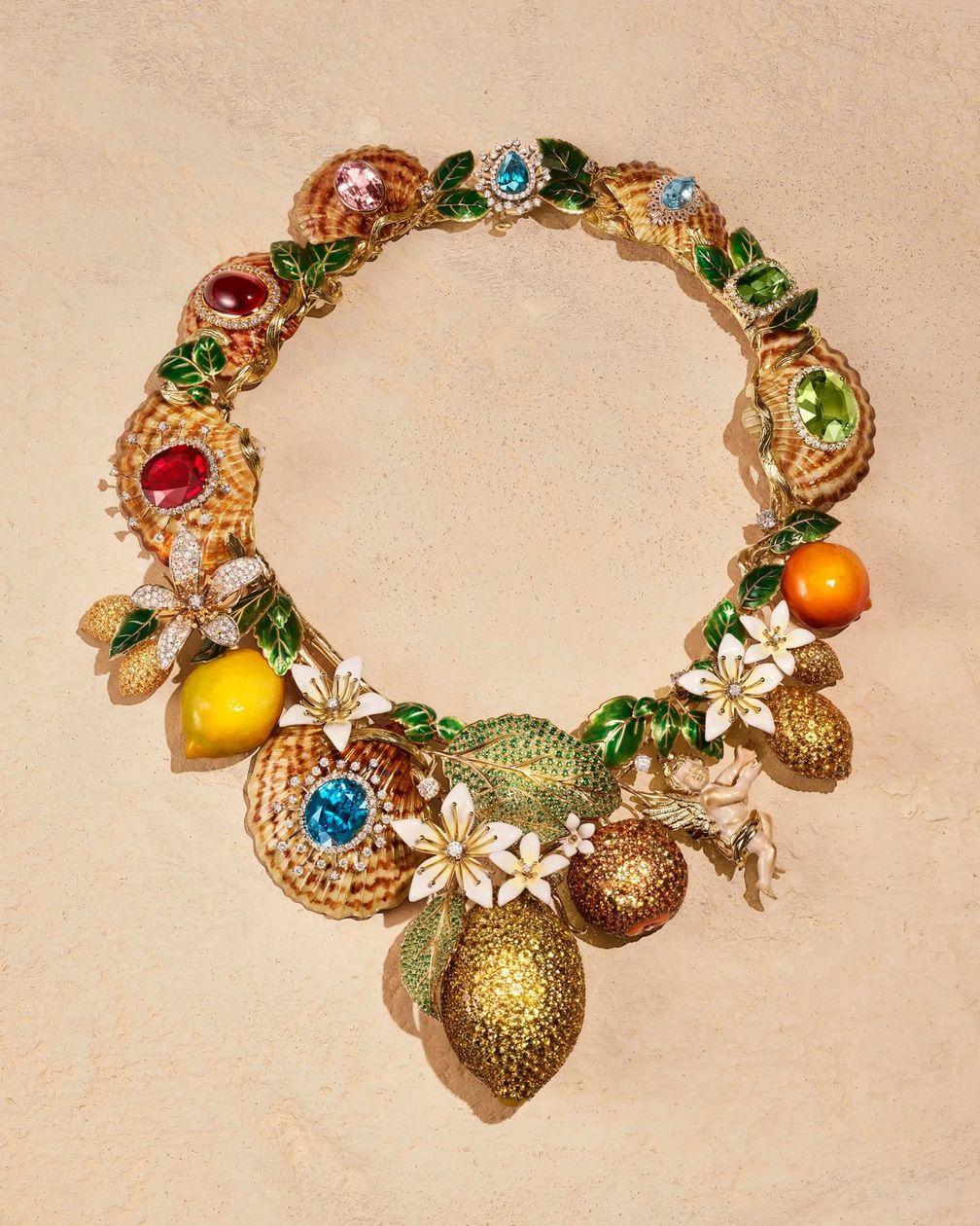 Колье из коллекции высокого ювелирного искусства Dolce & Gabbana. Фото: Томас Легран Колье из коллекции высокого ювелирного искусства Dolce & Gabbana. Фото: Томас Легран
