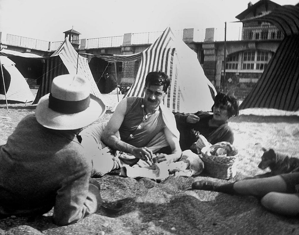 Бой Кейпел и Габриэль Шанель, 1917 год. Фото: Apic / Getty Images Бой Кейпел и Габриэль Шанель, 1917 год. Фото: Apic / Getty Images