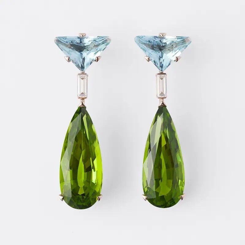 Серьги Couleur Vivante (в переводе с французского «Яркий цвет») от Prada из белого золота с перидотами, аквамаринами и бриллиантами Серьги Couleur Vivante (в переводе с французского «Яркий цвет») от Prada из белого золота с перидотами, аквамаринами и бриллиантами