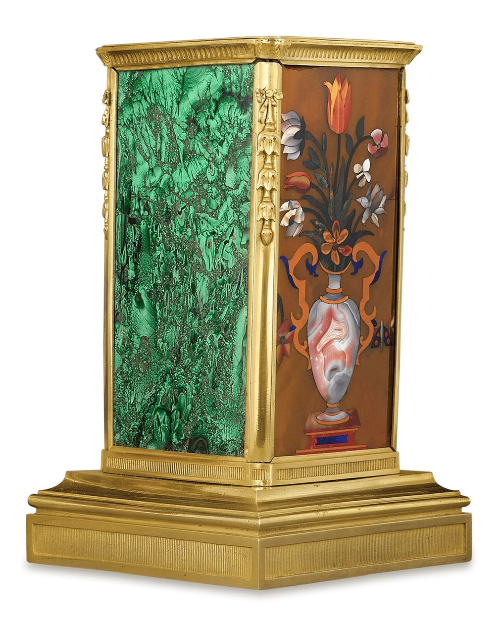 Русские постаменты из малахита в технике флорентийской мозаики (pietre dure). Ок. 1825 г. Фото: M.S. Rau Русские постаменты из малахита в технике флорентийской мозаики (pietre dure). Ок. 1825 г. Фото: M.S. Rau