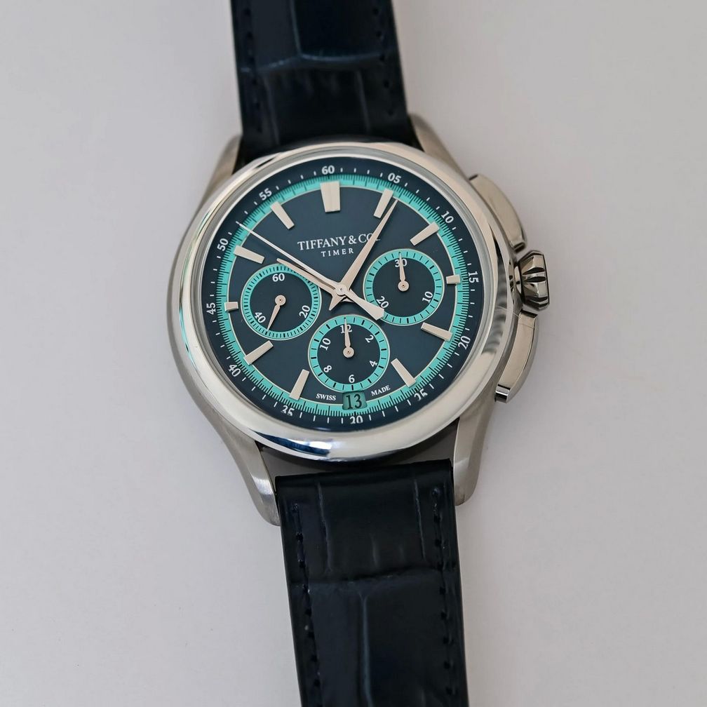 Tiffany & Co. выпускает новую лимитированную версию хронографа Tiffany Timer в титановом корпусе и с темно-синим циферблатом Tiffany & Co. выпускает новую лимитированную версию хронографа Tiffany Timer в титановом корпусе и с темно-синим циферблатом
