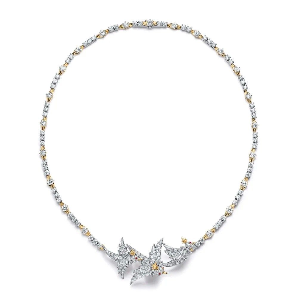 Колье высокого ювелирного искусства Bird on a Rock by Tiffany из платины, желтого золота и бриллиантов. Фото: Tiffany & Co. Колье высокого ювелирного искусства Bird on a Rock by Tiffany из платины, желтого золота и бриллиантов. Фото: Tiffany & Co.